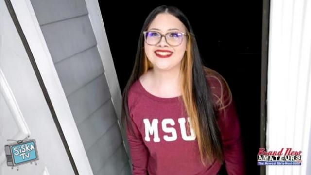 Kloe - 18yo MILF gives SUPER SPITTY Blowjob!!