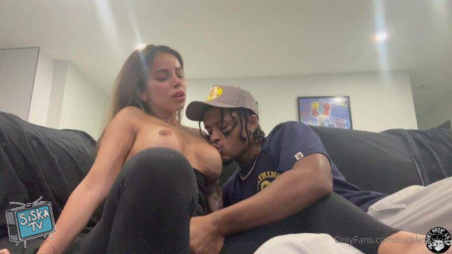 Niykee Cruz - Get High And Lets Fuck On Couch W Lil D