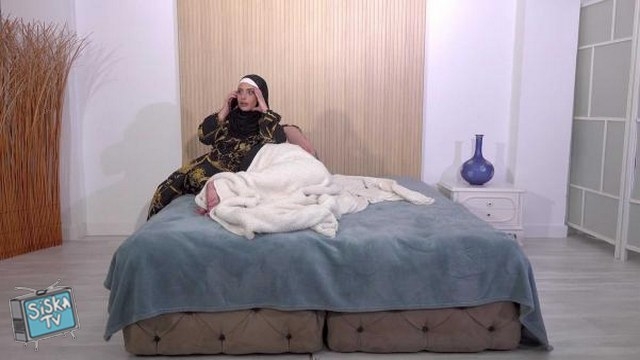 Maria Wars - Sexy babe in hijab annoyed her husband E297
