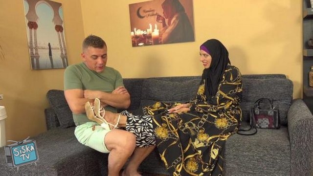 Fanta Sie - Hot babe in hijab babe spreads for her husband E304