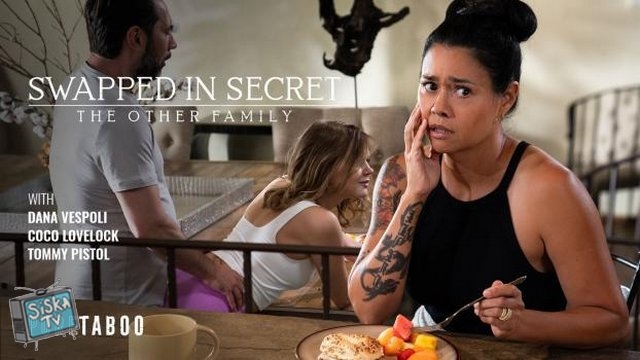Coco Lovelock, Dana Vespoli - Swapped In Secret: The Other Family