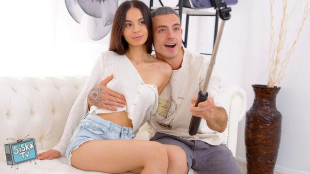 Eveline - Reaching orgasm on camera - AnalBeauty