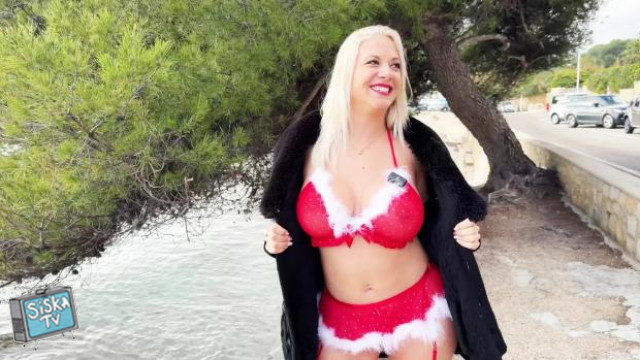 Ava White - Ava White wishes you a Merry Christmas!