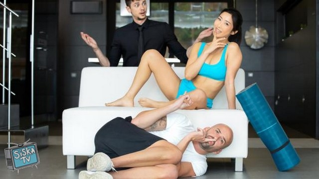 Emiri Momota - Caught Her On Cam - LatinaMYLF