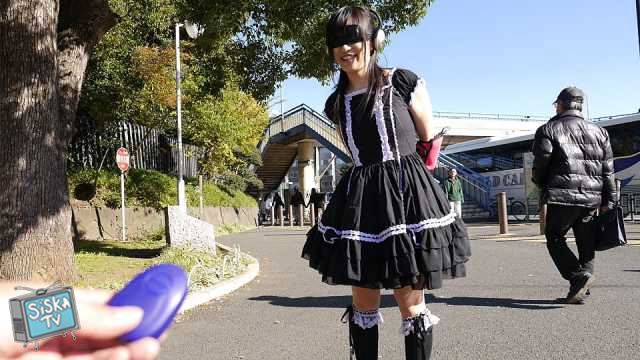 Yui Kyouno - Newcomer Yui Kyouno has a fun day in the van giving handjobs to men