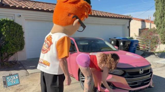 Avalon Mira - Porn Dude Peeks Under Avalon Mira