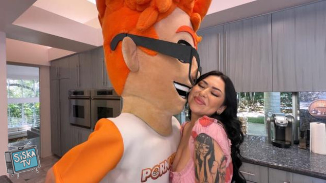 Melissa Moore - Melissa Moore Fills Up on Porn Dude Sausage