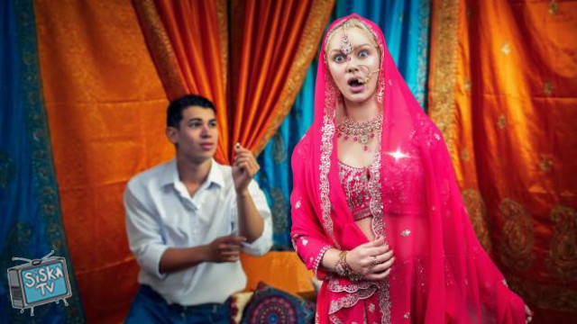 Vivian Lola - Latina Hindu Learns the 