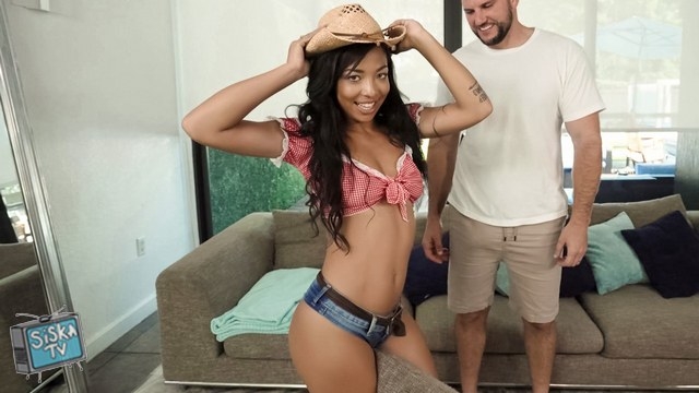 Malina Melendez - Cosplaying With Cock - HotGirlsGame