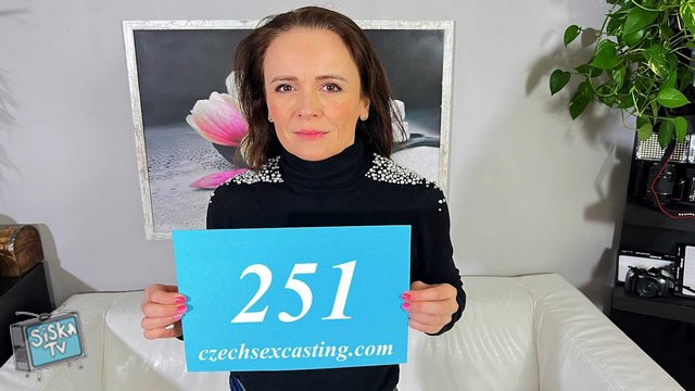 Daisy Deseo - The smart milf understood quickly E251