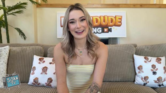 Thea Summers - Thea Summers Shows Porn Dude What She