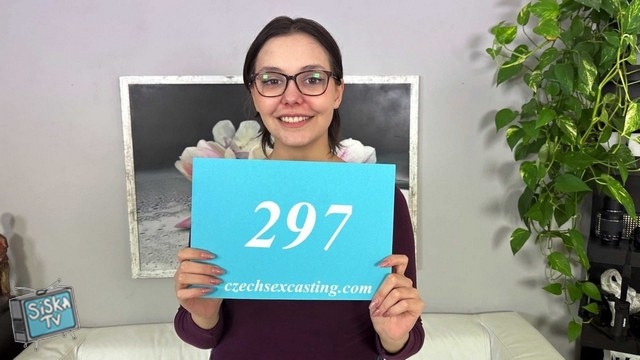 Iris Bloom - Sexy Slovakian knows how to make an impression E297