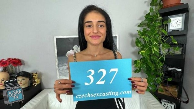 Ara Mix - Russian model will show off her wet pussy instead of underwear E327