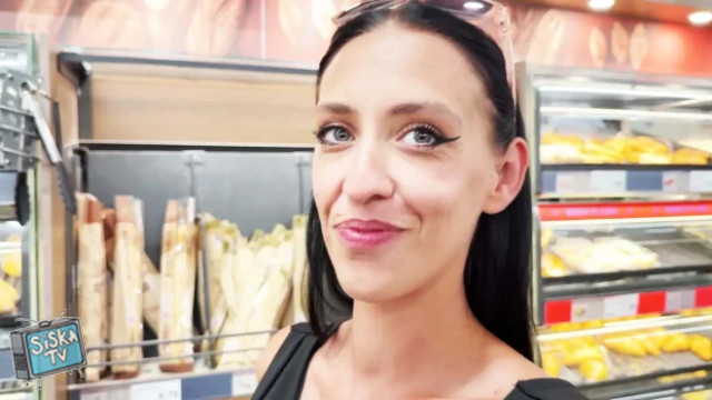 Louna - Louna, 28, goes shopping... and buys two stallions!