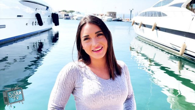 Sarah - Sarah, 21, hostess on a yacht in Saint Tropez!
