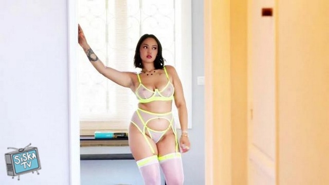 Elektra - Elektra discovers the intensity of a foursome! - Dompteuse