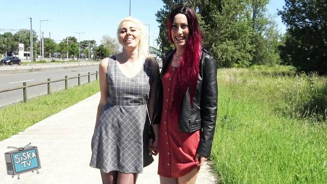 Carlie, Aude - Little fun contest between Carlie and Aude ...