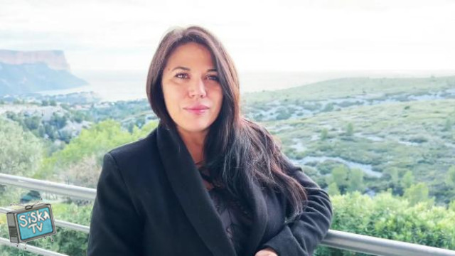 Vicky - Vicky, 40 years old, two tails to start the year off right!