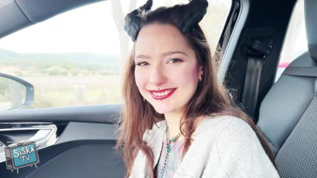 Granny Donuts - Granny Donuts, 28 years old, comes to continue her hardcore experiences... with a smile!