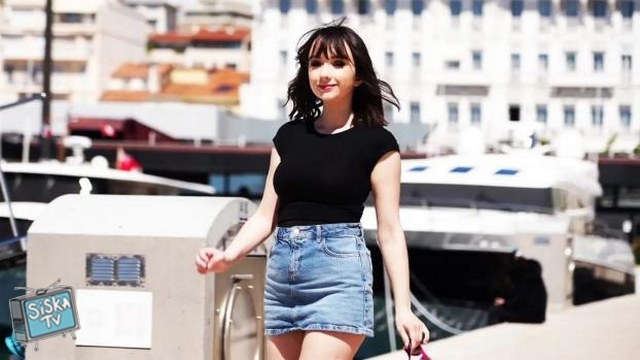 Abby - Abby, 20 years old, dreamed of a very military fuck...