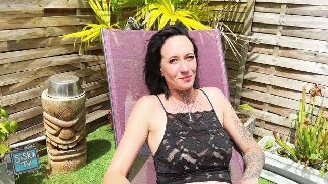 Emilie - Emilie, 30, is less shy than she thinks...