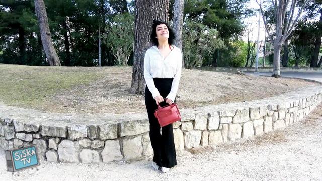 Azylis, Alicia - Azylis, in love with women