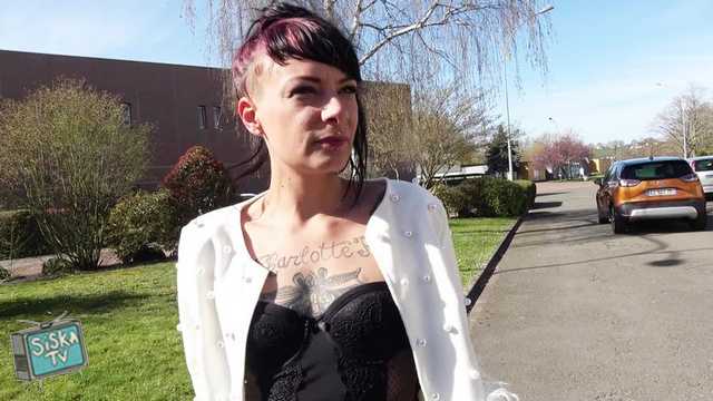 Mia - Mia, 30, is well surrounded ...