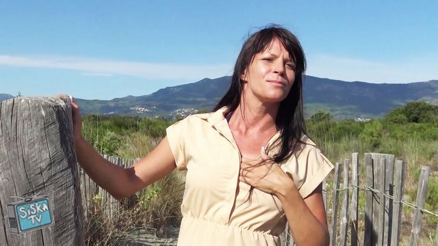 Aline - Aline was walking on the beach ...