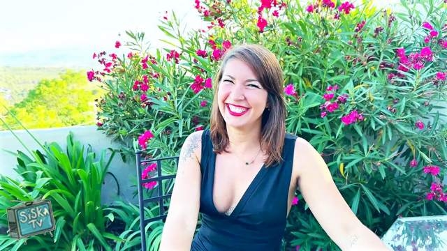 Lexi - Lexi, an ass full of promise...