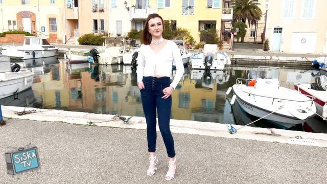 Tracy - Tracy, 19, lingerie saleswoman