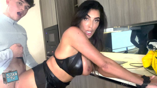 Ava Koxxx - Hotel Hookup With Young Tinder Date