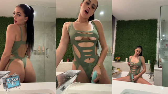 Camilla Araujo - NEW PPV Getting Wet Solo In Toilet