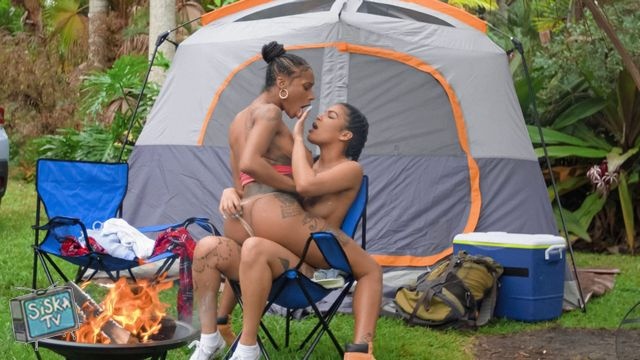 Sarai Minx, Maya Farrell - Licking Pussy By The Fire - RKPrime