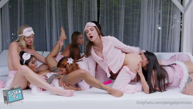 Agatha Vega, Geisha Kyd, Luiza Marcato, Catherine Knight, Carmella DelX, Yasmina Khan, Katy Hollick - All Girls Pajama Party Orgy