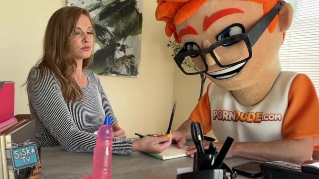 Annie King - Annie King Aces Her Job Interview with Porn Dude