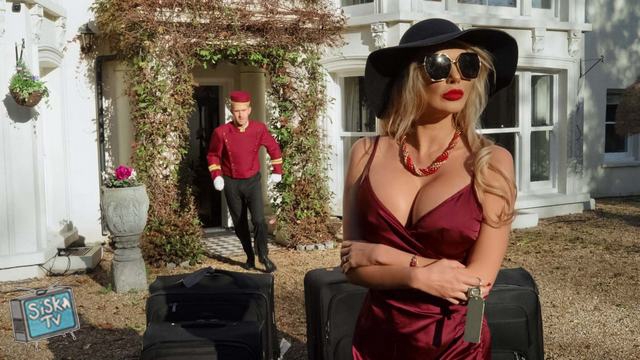 Amber Jayne - Banging The Bellhop - MilfsLikeitBig