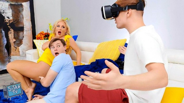 Savannah Bond - Pumped For VR!!! - BrazzersExxtra