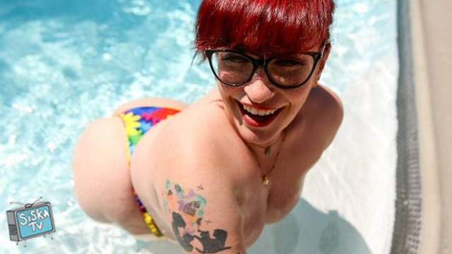 Busty Bexx - Splashing And Smashing