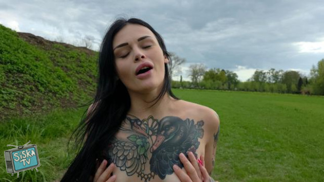 Sexy Alina - Nick bouwt op Alina