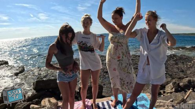 Abbie Storm, Eyla Moore, Rosalinda, Vanessa Klein - 4way Hot Models Nudists Behind The Scenes Outdoors