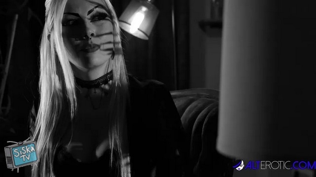 Robin Coffins - claXXXic Black and White Tease Video