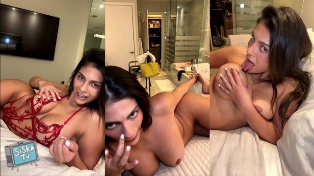 Amanda Trivizas - Licking Her Own Nipples And Pussy Teasting