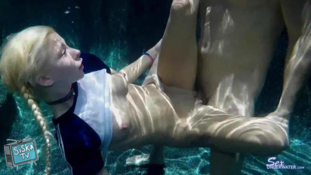 Kenzie Reeves - Sex Under Water Quickie