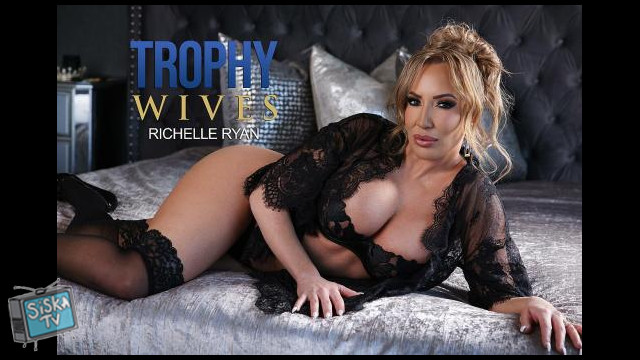 Richelle Ryan - Sexy Trophy Wife Richelle Ryan want that Big Black Cock while the Husband is away